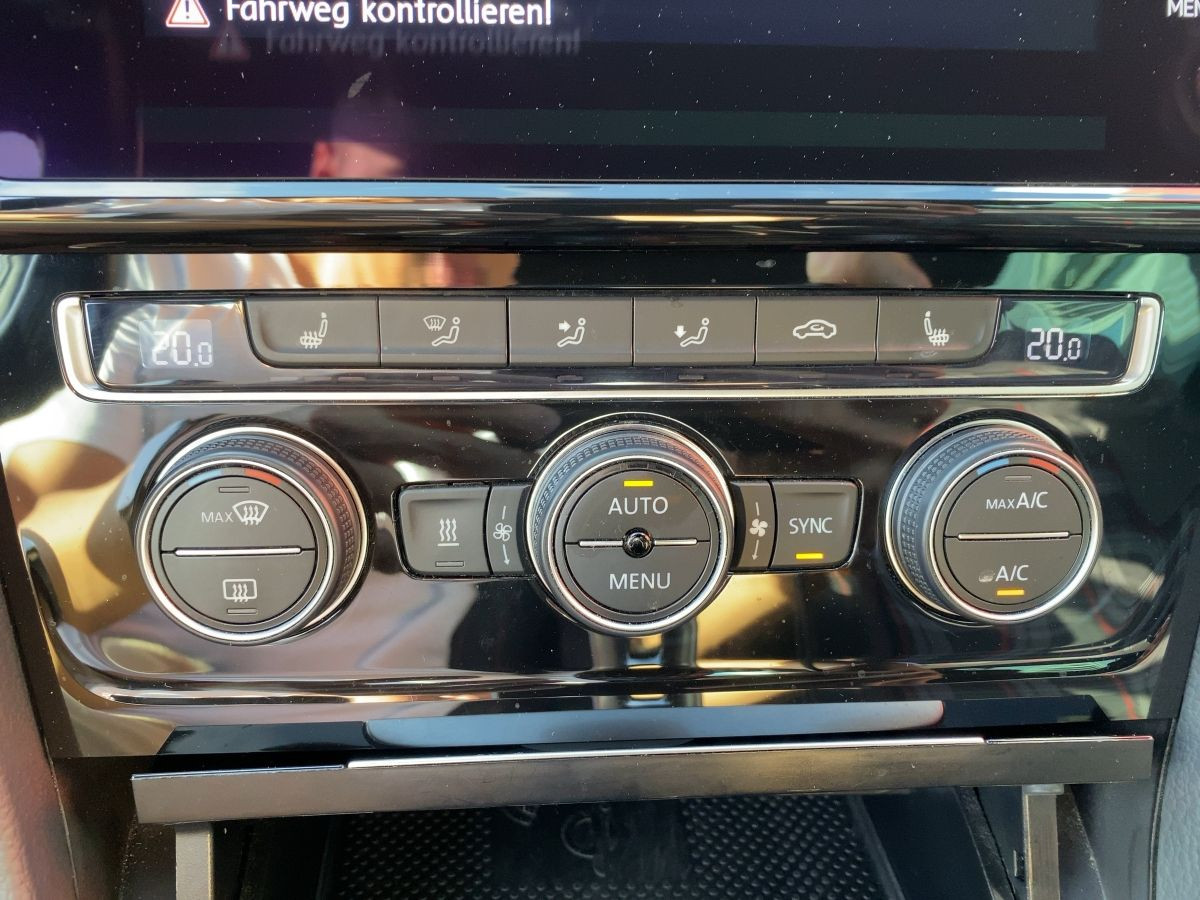 Golf VII GTI 2.0 TSI AHK Standh. LED Navi Bluet. Front-Ass Sitzhzg Climatronic
