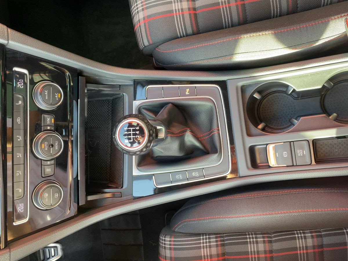 Golf VII GTI 2.0 TSI AHK Standh. LED Navi Bluet. Front-Ass Sitzhzg Climatronic