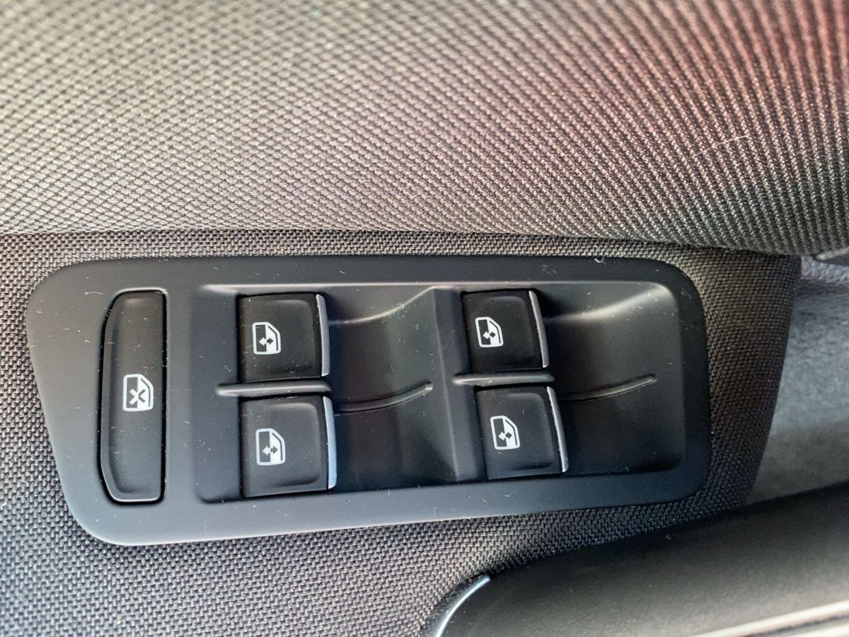 Golf VII GTI 2.0 TSI AHK Standh. LED Navi Bluet. Front-Ass Sitzhzg Climatronic