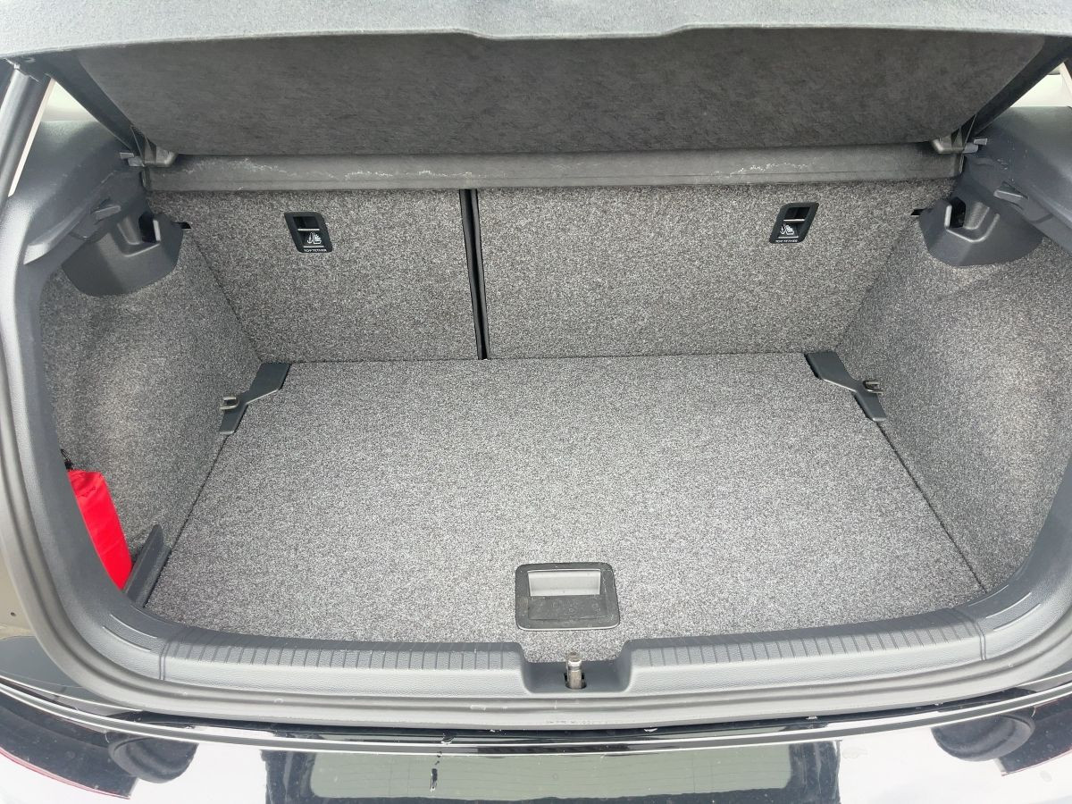 Polo 1.0 TSI Comfortline ACC Parkpilot DAB+ LED Navi Sitzhzg Start/Stopp Bluet.