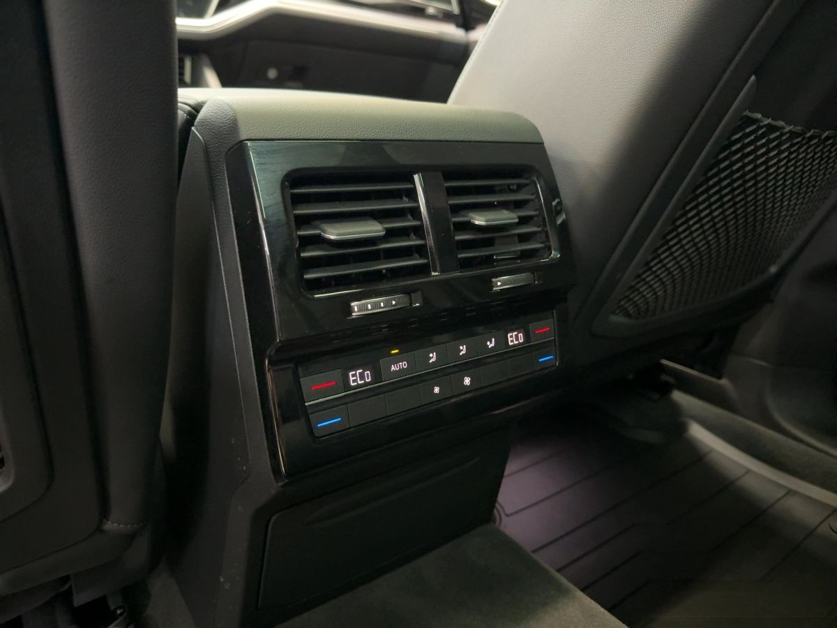 Touareg 3.0 V6 TDI DSG 4M R-Line Pano Luft LED-Matrix Leder Kamera ACC Navi
