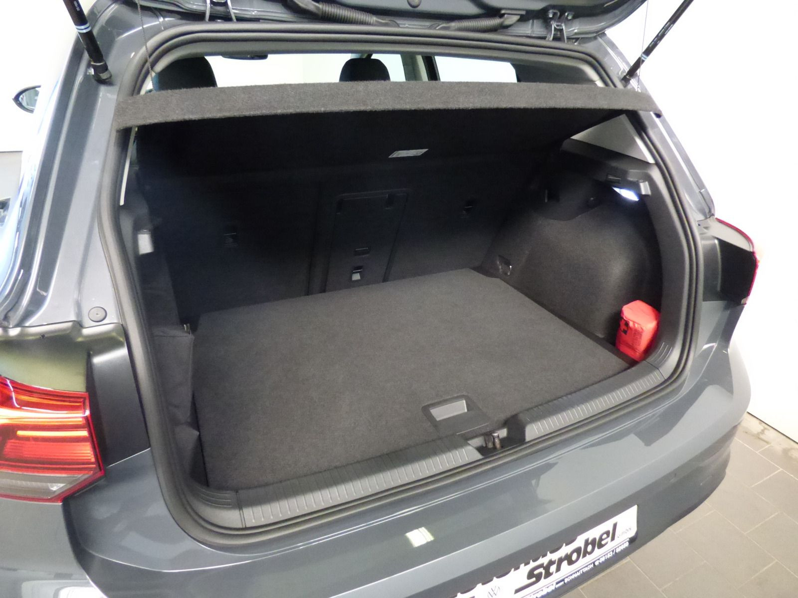Golf VIII 1.0 eTSI DSG Life AHK ACC LED Lane-Ass Navi 