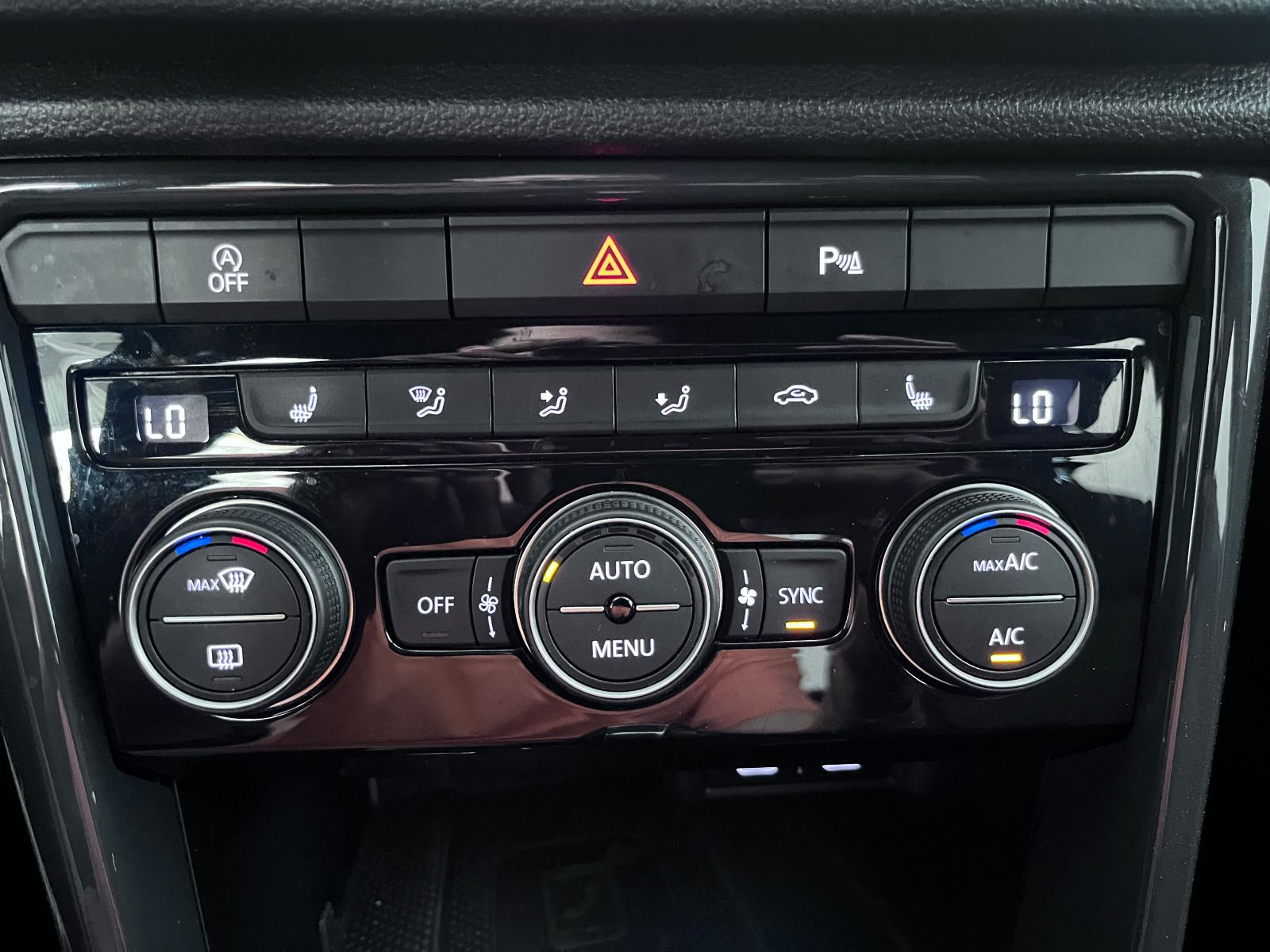 T-Roc 2.0 TSI DSG Sport R-line 4M ACC AHK DCC LED Navi Bluet. Sitzhzg Keyless