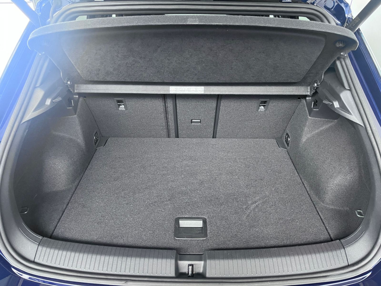 T-Roc 2.0 TSI DSG Sport R-line 4M ACC AHK DCC LED Navi Bluet. Sitzhzg Keyless