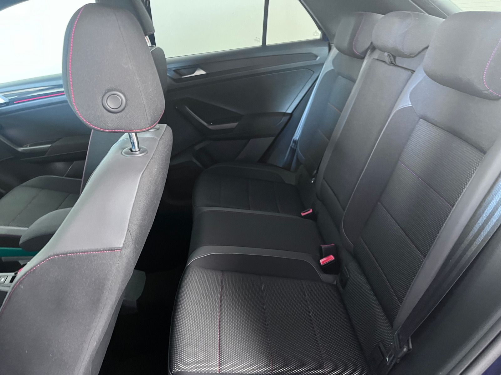 T-Roc 2.0 TSI DSG Sport R-line 4M ACC AHK DCC LED Navi Bluet. Sitzhzg Keyless