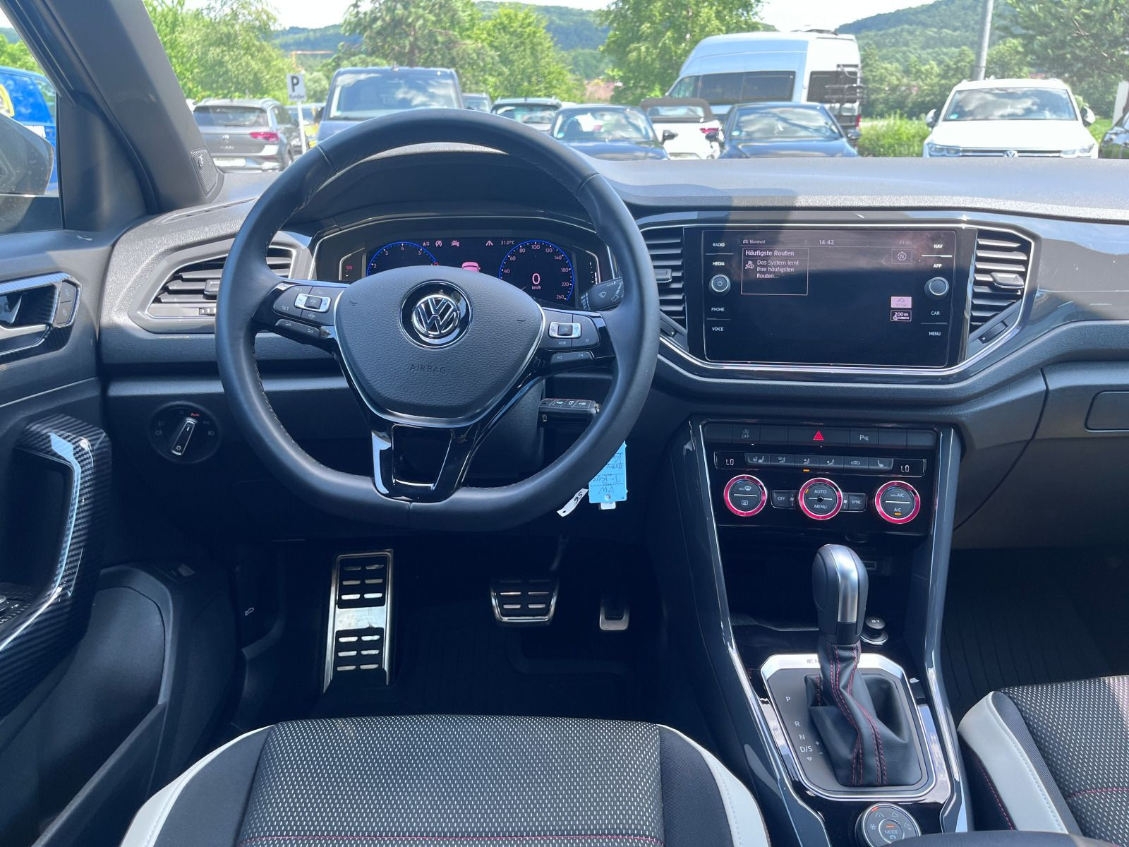 T-Roc 2.0 TSI DSG Sport 4M ACC LED Pano Navi Kamera 