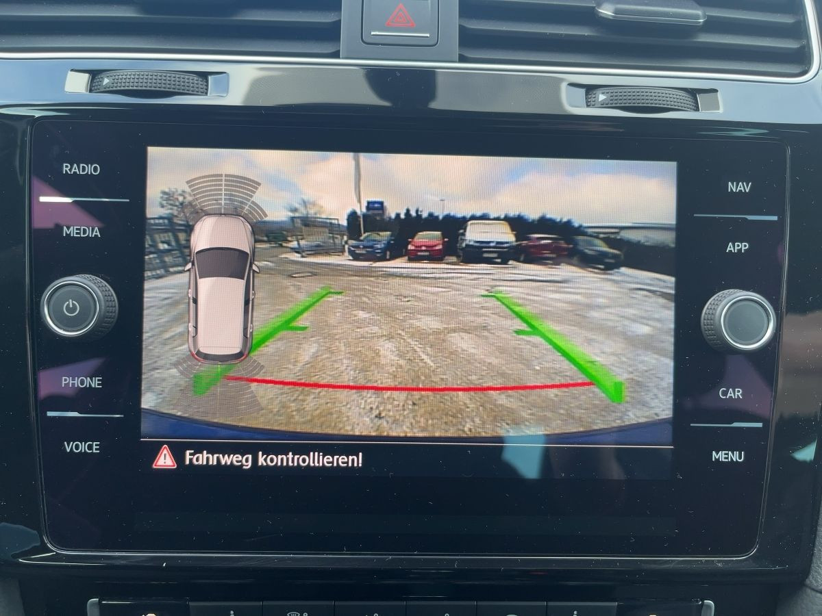 Golf VII R 2.0 TSI DSG 4M ACC Navi Kamera LED 