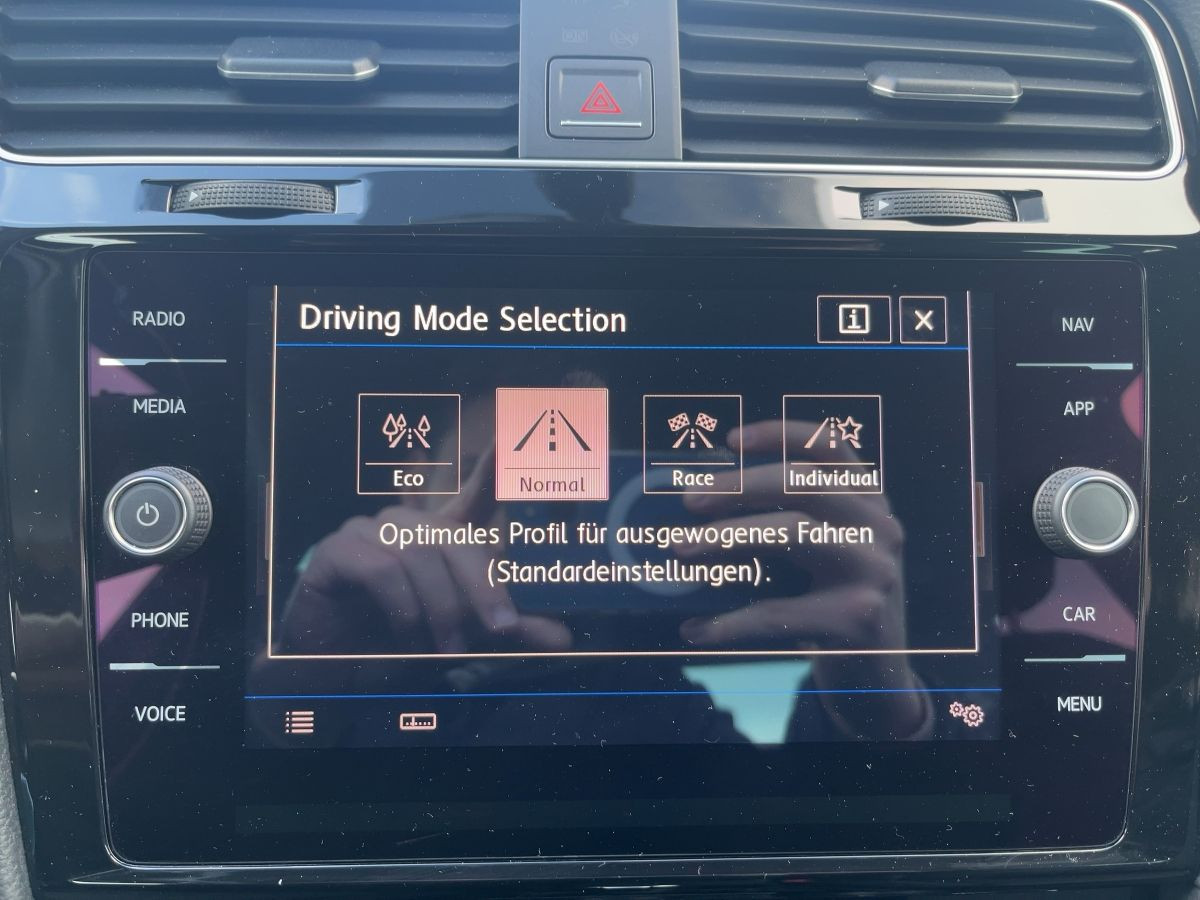 Golf VII R 2.0 TSI DSG 4M ACC Navi Kamera LED 