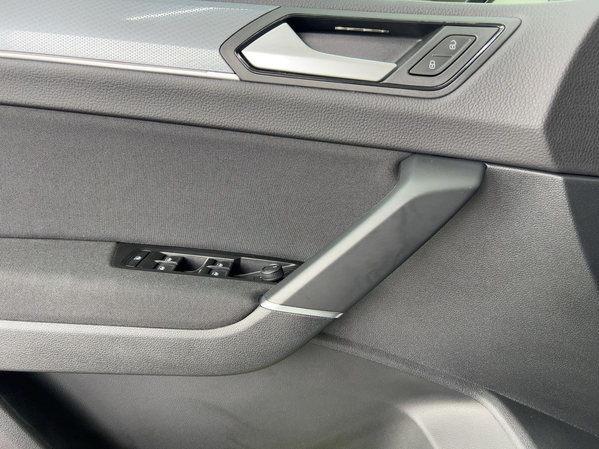 Touran 1.5 TSI DSG Comfortline 7-Sitze Navi Kamera LED Climatronic Keyless