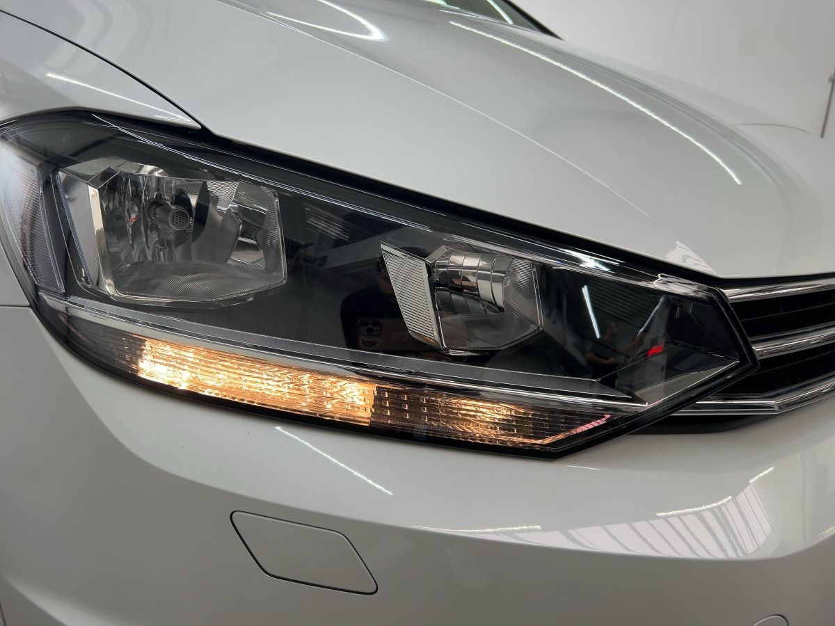 Touran 1.5 TSI DSG Comfortline 7-Sitze Navi Kamera LED Climatronic Keyless