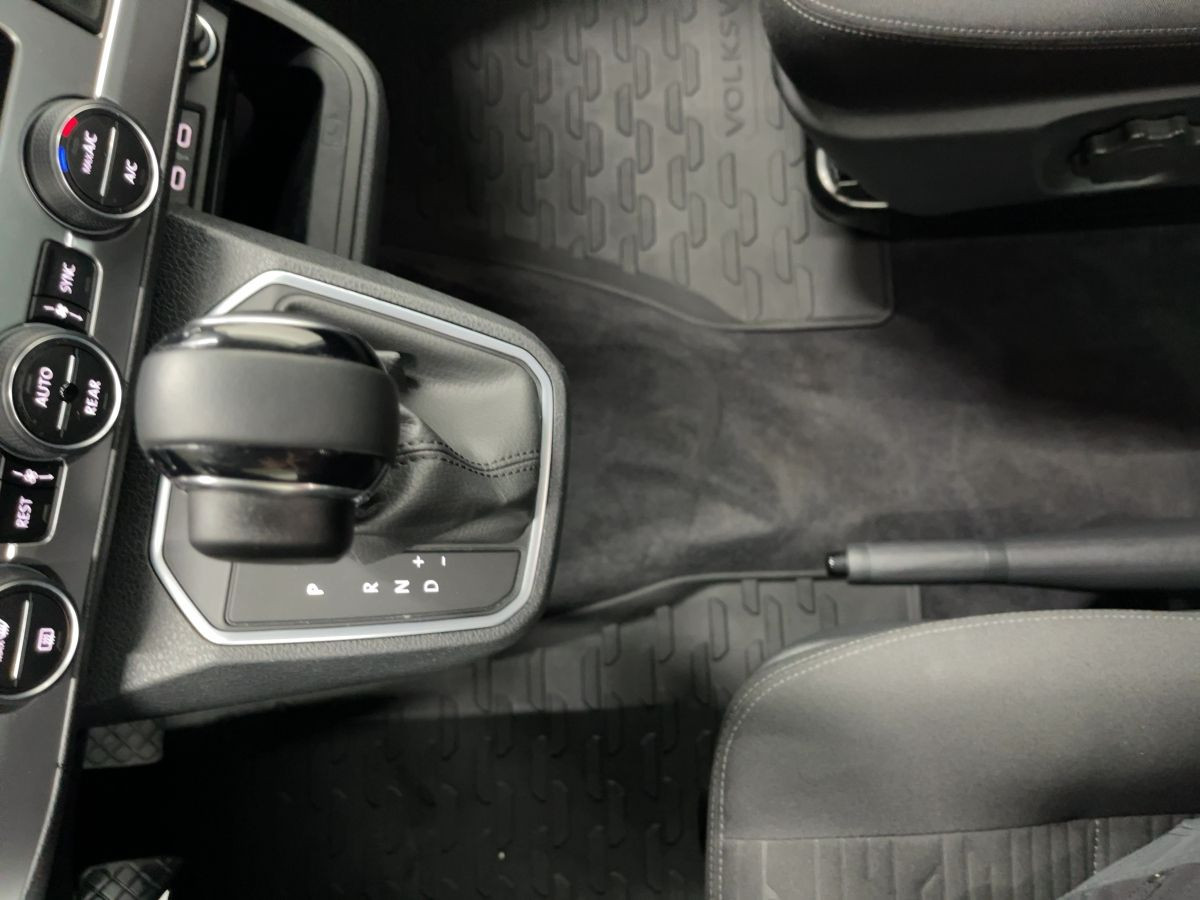 T6.1 Multivan 2.0 TDI DSG 4M Comfortline AHK ACC Navi LED Kamera Standhz. Climatr.