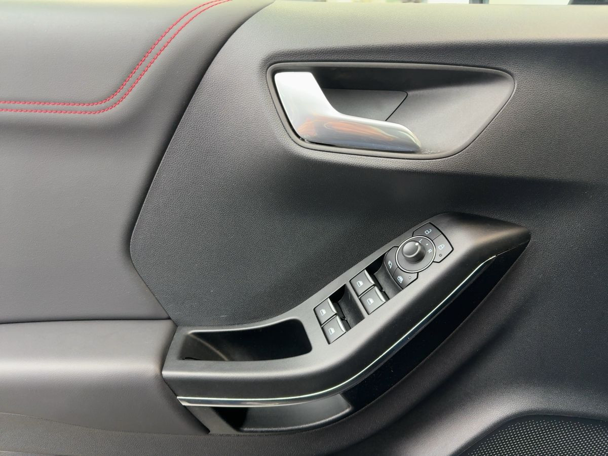 Puma 1.0 EcoBoost ST-Line LED AHK Kamera Bang&Olufsen Tempo DAB