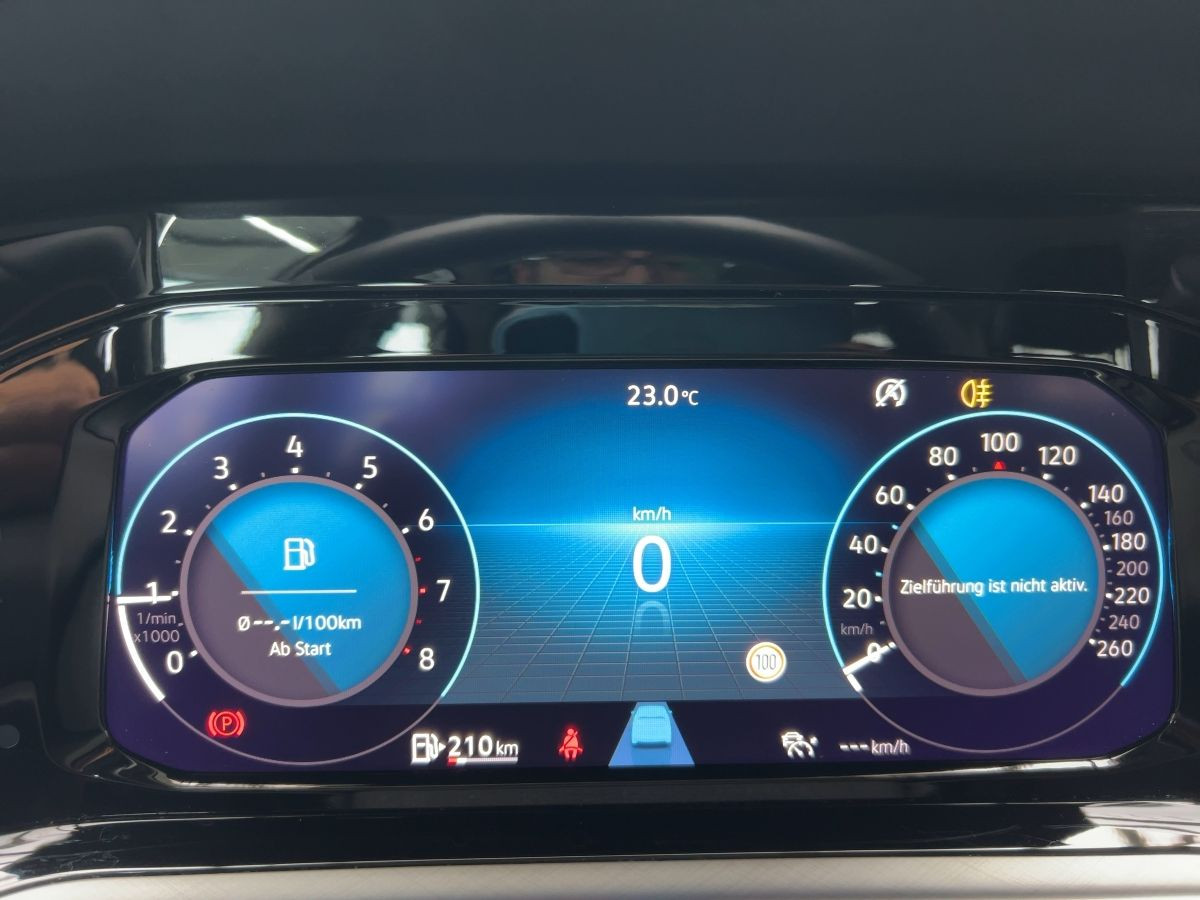 Golf VIII 1.5 TSI Life ACC AHK Navi LED ergo Keyless Climatronic Bluet. Sitzh.