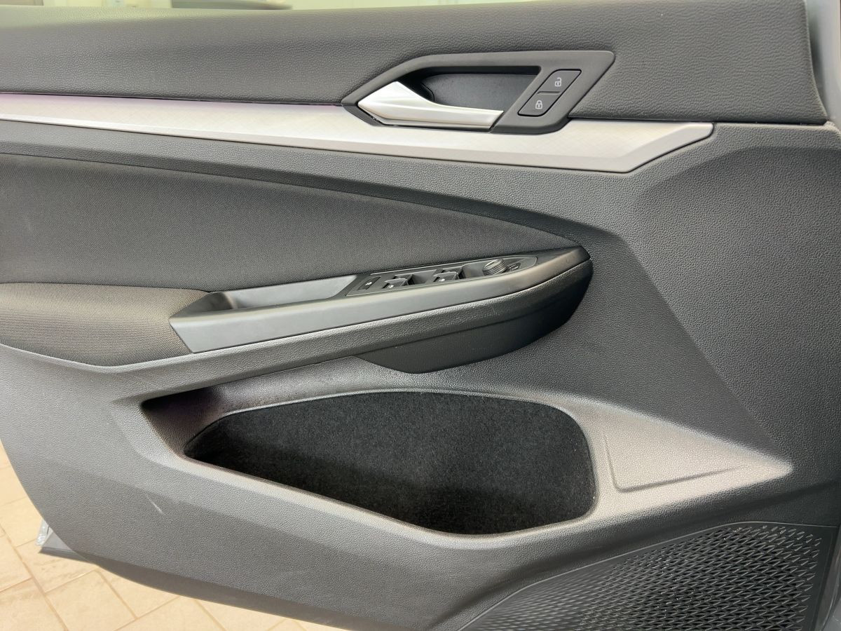 Golf VIII 1.5 TSI Life ACC AHK Navi LED ergo Keyless Climatronic Bluet. Sitzh.