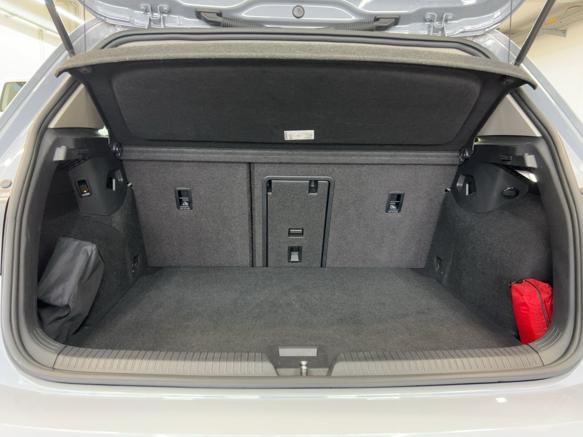 Golf VIII 1.5 TSI Life ACC AHK Navi LED ergo Keyless Climatronic Bluet. Sitzh.