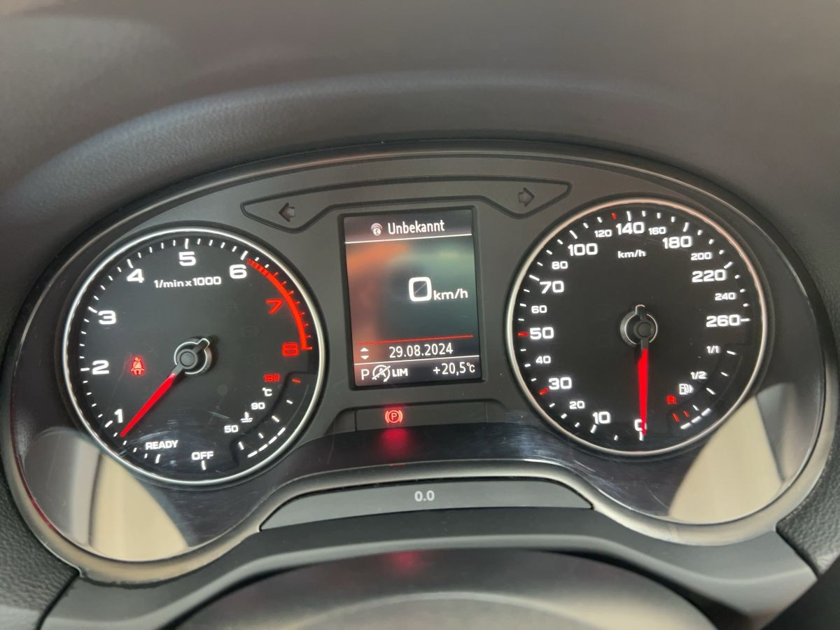 Q2 1.5 TSI S-Tronic Sport S-Line AHK Navi LED Pano Sitzh.