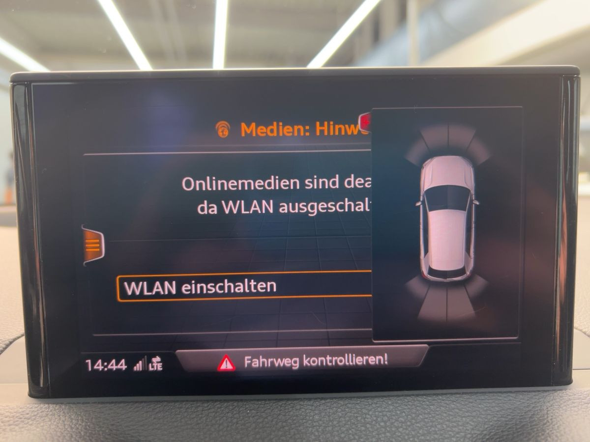 Q2 1.5 TSI S-Tronic Sport S-Line AHK Navi LED Pano Sitzh.