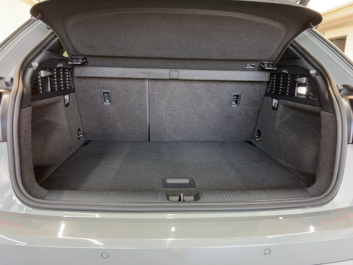 Q2 1.5 TSI S-Tronic Sport S-Line AHK Navi LED Pano Sitzh.