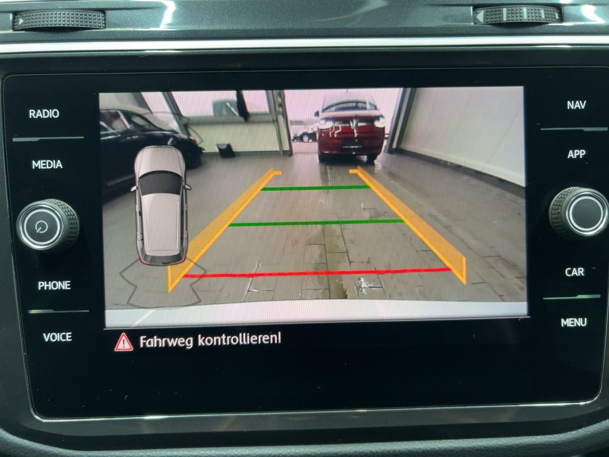 Tiguan 1.5 TSI Comfortline AHK ACC Navi Kamera Lane Ass. Climatronic Sitzh.