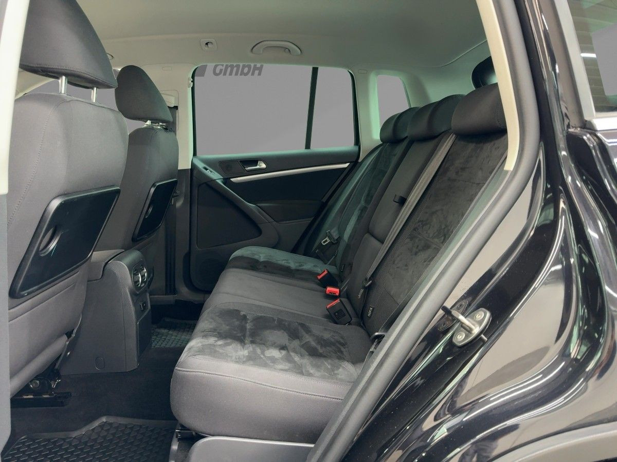 Tiguan 2.0 TDI DSG 4M Sport & Style Alcantara AHK Xenon Navi Tempo Park-Ass