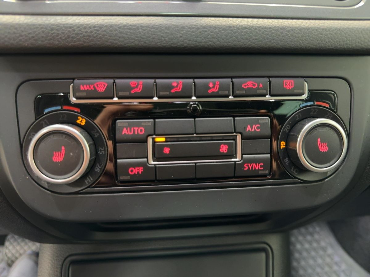 Tiguan 2.0 TDI DSG 4M Sport & Style Alcantara AHK Xenon Navi Tempo Park-Ass
