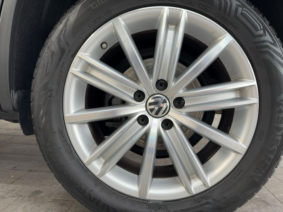 Tiguan 2.0 TDI DSG 4M Sport & Style Alcantara AHK Xenon Navi Tempo Park-Ass