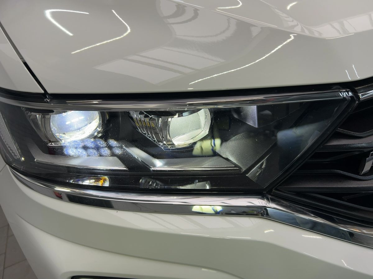 T-Roc Cabriolet 1.5 TSI DSG R-Line LED Leder Navi Kamera ACC Lane-Ass Keyless Blind Spot.