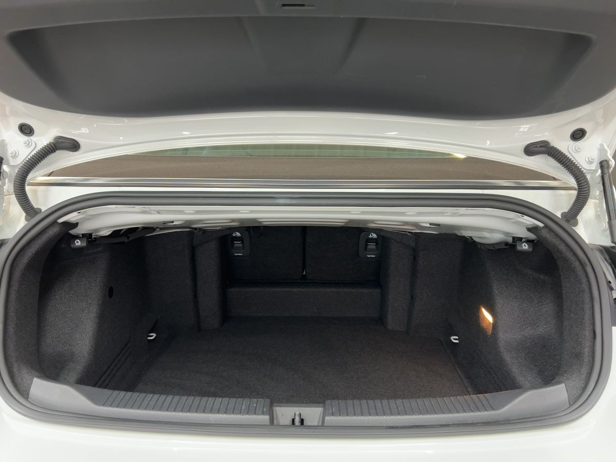 T-Roc Cabriolet 1.5 TSI DSG R-Line LED Leder Navi Kamera ACC Lane-Ass Keyless Blind Spot.