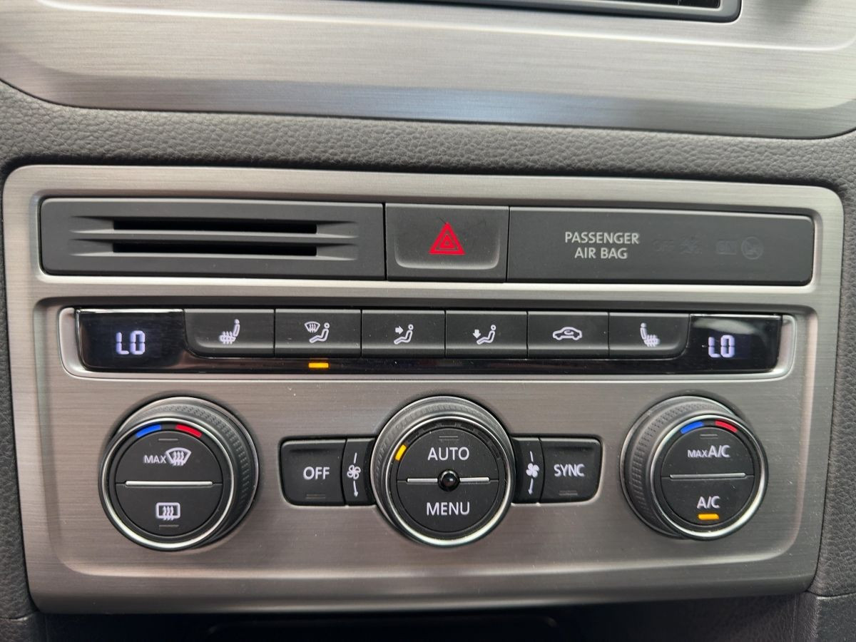 Golf Sportsvan 1.4 TSI DSG Comfortline AHK Tempo Climatronic Bluet. Sitzh.