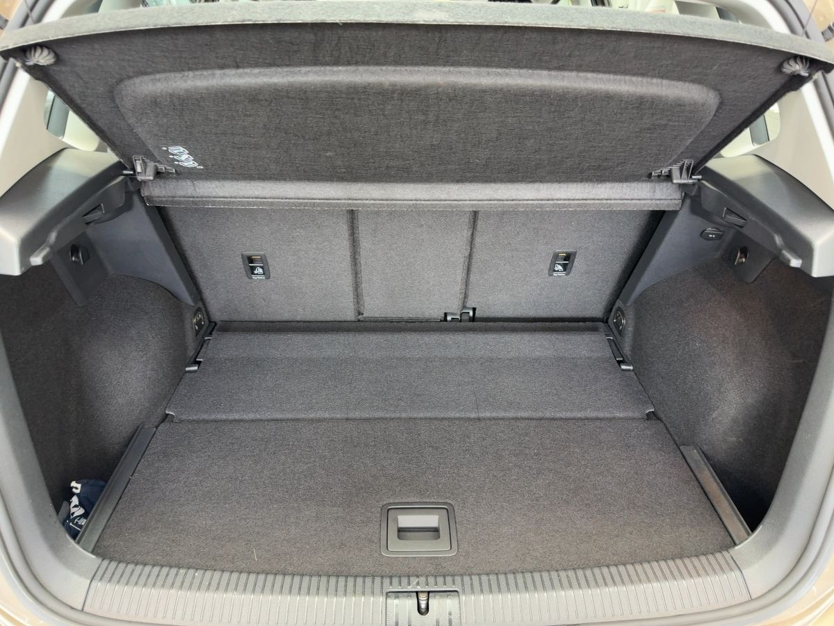 Golf Sportsvan 1.4 TSI DSG Comfortline AHK Tempo Climatronic Bluet. Sitzh.