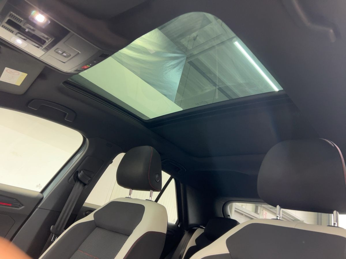 T-Roc 1.5 TSI DSG Sport AHK Navi Pano Lane Ass. Climatronic Bluet. Sitzh.