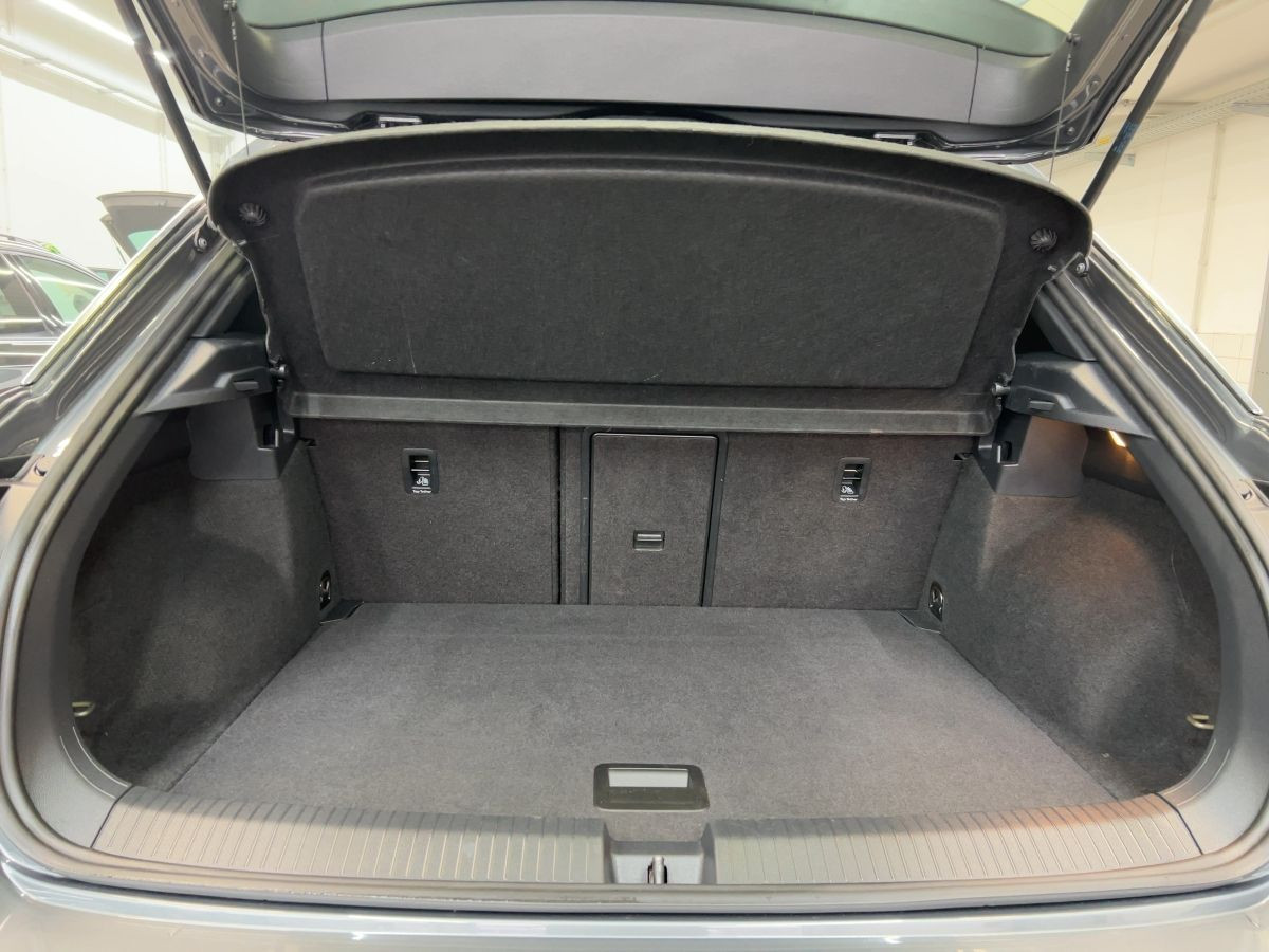 T-Roc 1.5 TSI DSG Sport AHK Navi Pano Lane Ass. Climatronic Bluet. Sitzh.