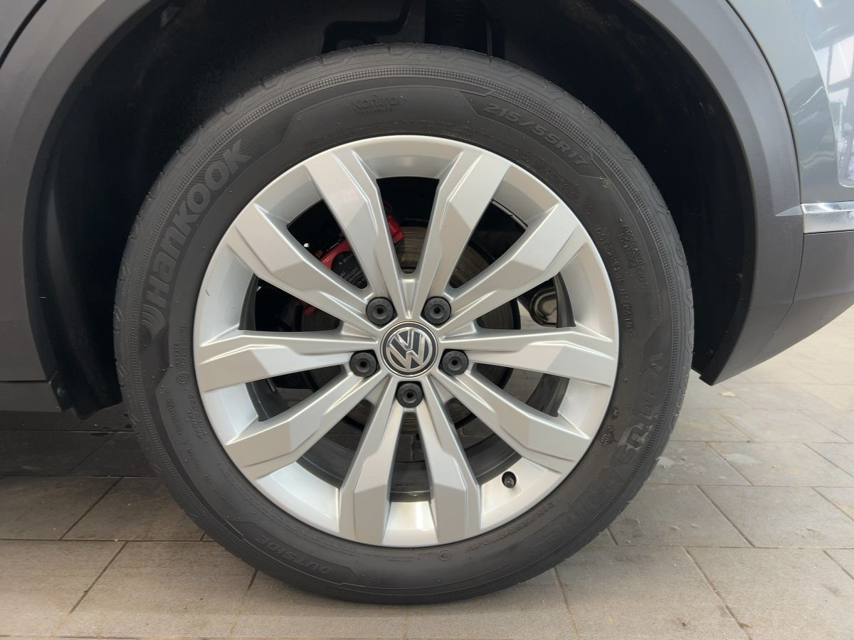 T-Roc 1.5 TSI DSG Sport AHK Navi Pano Lane Ass. Climatronic Bluet. Sitzh.