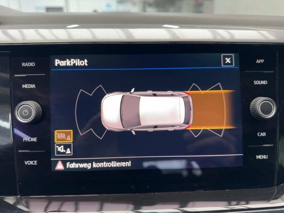 Polo 1.6 TDI Highline R-Line LED Einparkh. Climatronic Bluet. Sitzh.