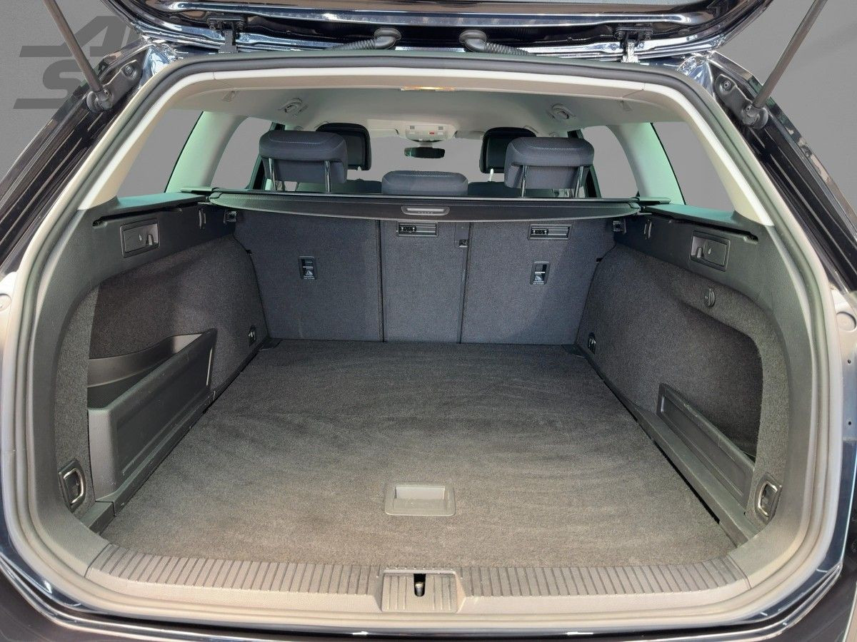 Passat Variant GTE 1.4 TSI DSG ACC Navi LED-Matrix Kamera Side-Ass Sitzhzg Bluet.