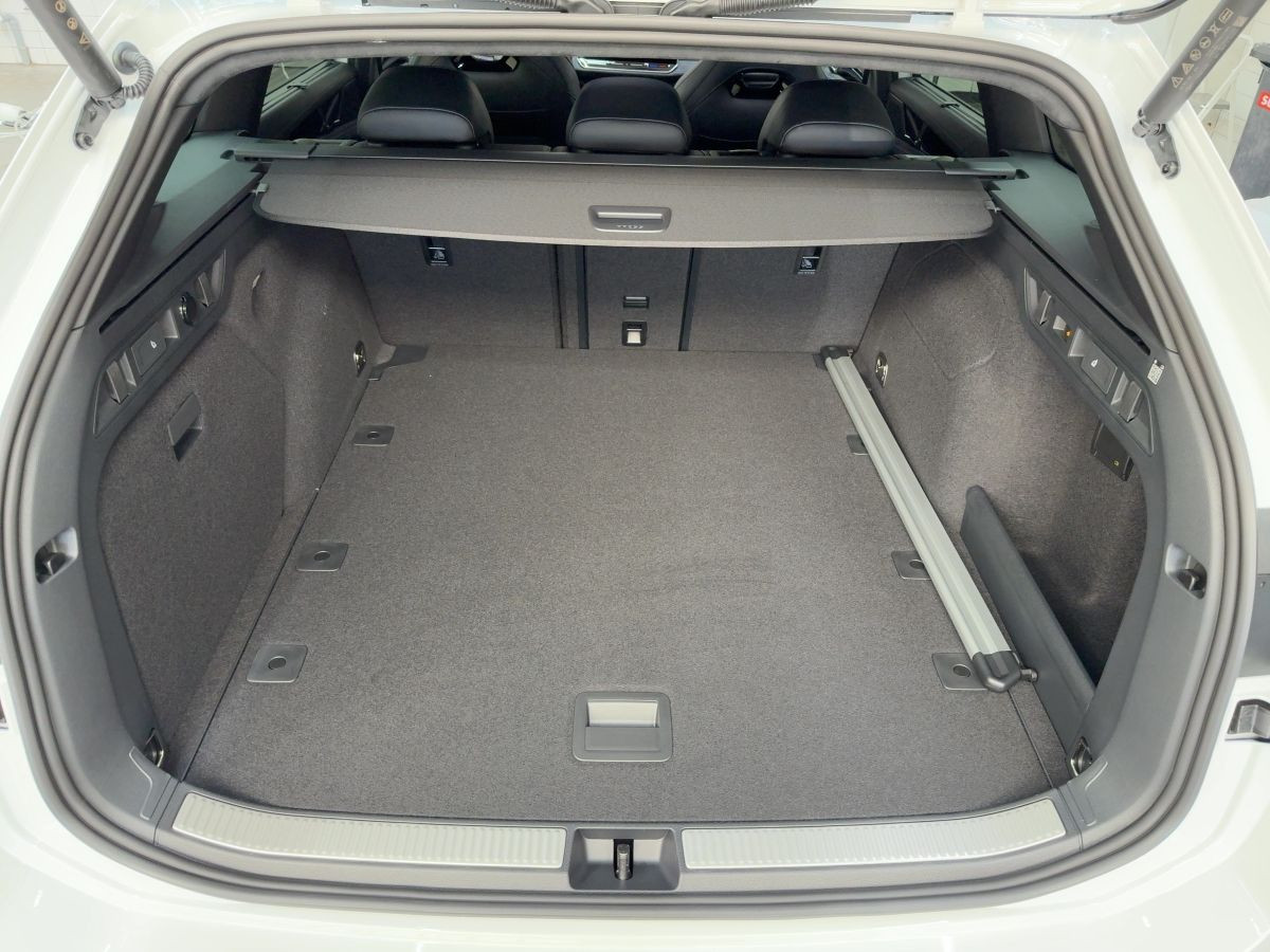 Passat R-Line 2.0 TDI 4M 7-Gang-DSG AHK*DCC*ACC
