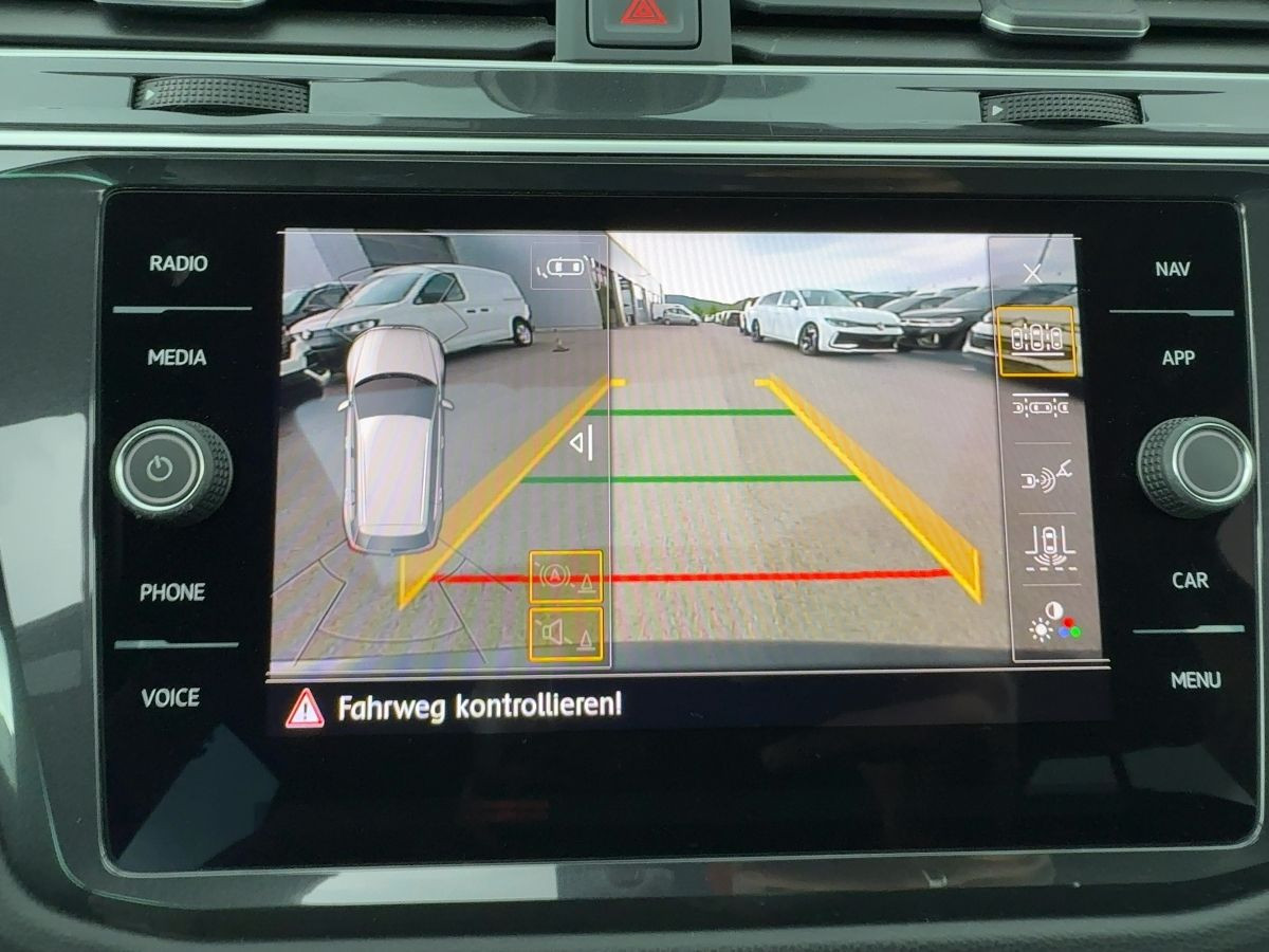 Tiguan 2.0 TDI DSG 4M Highline R-Line Standh. AHK ACC LED Head-Up Navi Kamera