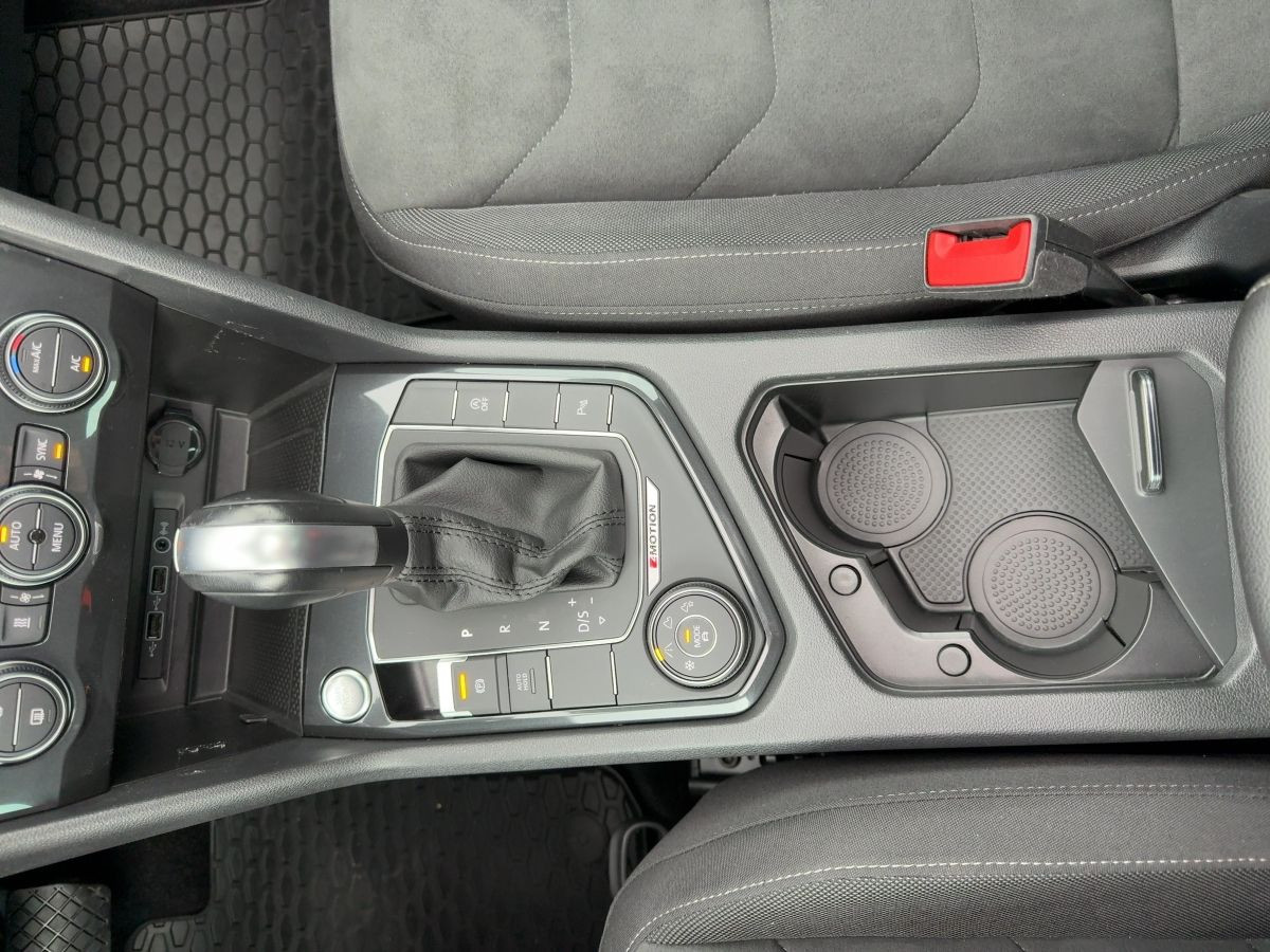 Tiguan 2.0 TDI DSG 4M Highline R-Line Standh. AHK ACC LED Head-Up Navi Kamera
