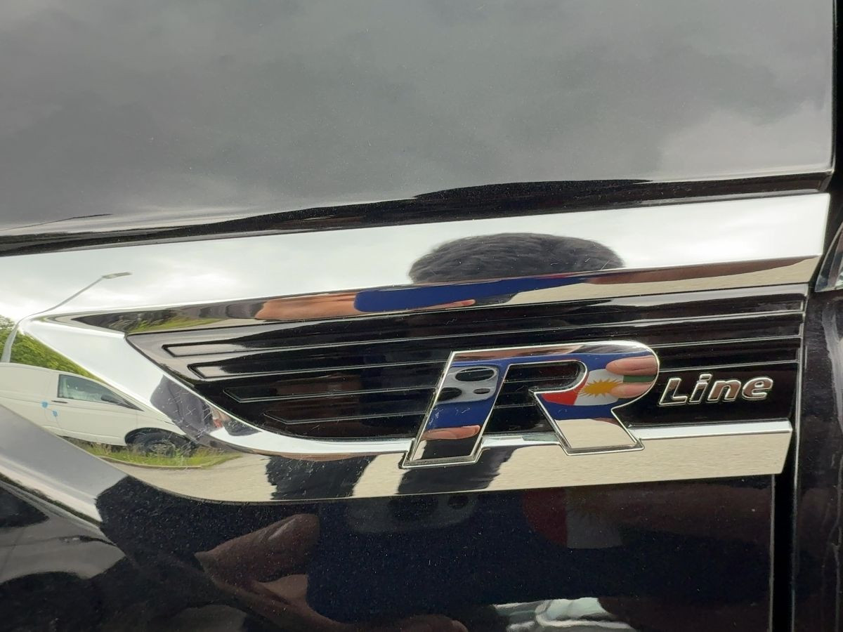 Tiguan 2.0 TDI DSG 4M Highline R-Line Standh. AHK ACC LED Head-Up Navi Kamera