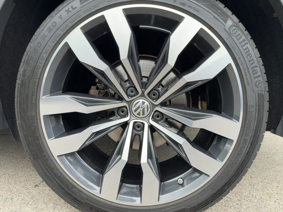 Tiguan 2.0 TDI DSG 4M Highline R-Line Standh. AHK ACC LED Head-Up Navi Kamera