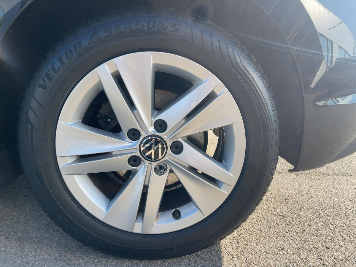 Golf VIII 1.5 TSI Life ACC Navi LED Climatronic Einparkh. Keyless Lane Ass.