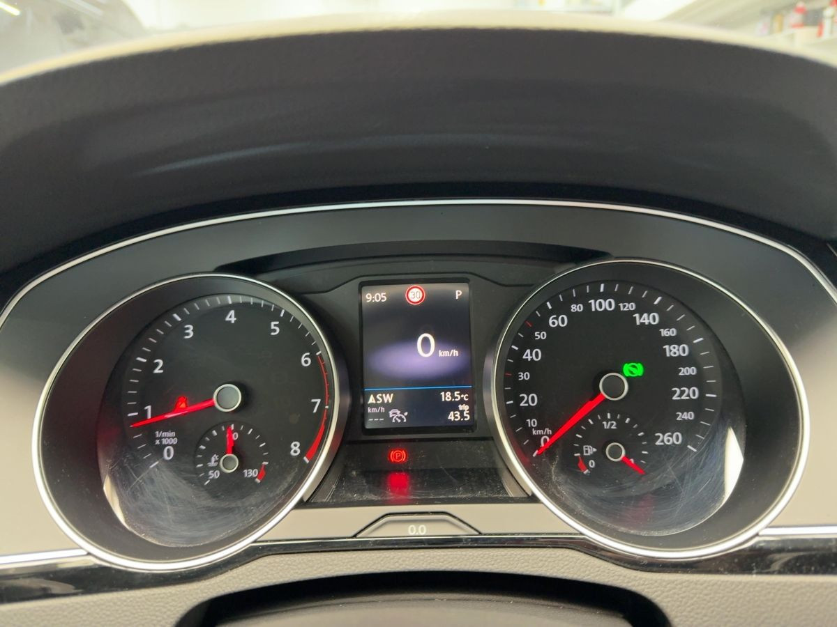 Passat Variant 2.0 TSI DSG Business ACC LED-Matrix Navi Kamera Ergo Sitzhzg Bluet.