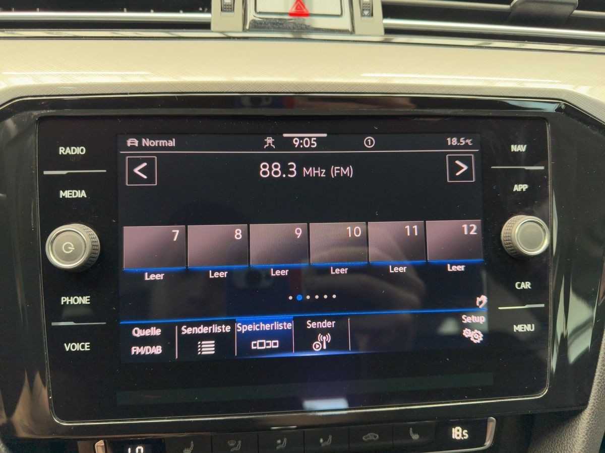 Passat Variant 2.0 TSI DSG Business ACC LED-Matrix Navi Kamera Ergo Sitzhzg Bluet.