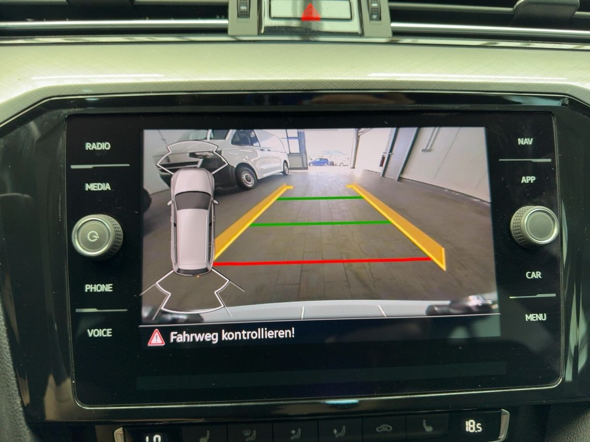 Passat Variant 2.0 TSI DSG Business ACC LED-Matrix Navi Kamera Ergo Sitzhzg Bluet.