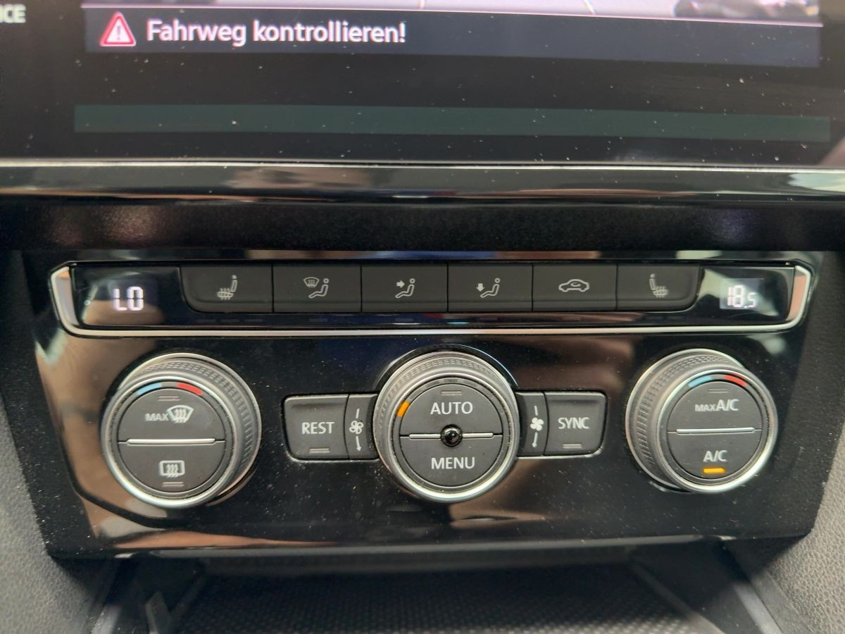 Passat Variant 2.0 TSI DSG Business ACC LED-Matrix Navi Kamera Ergo Sitzhzg Bluet.