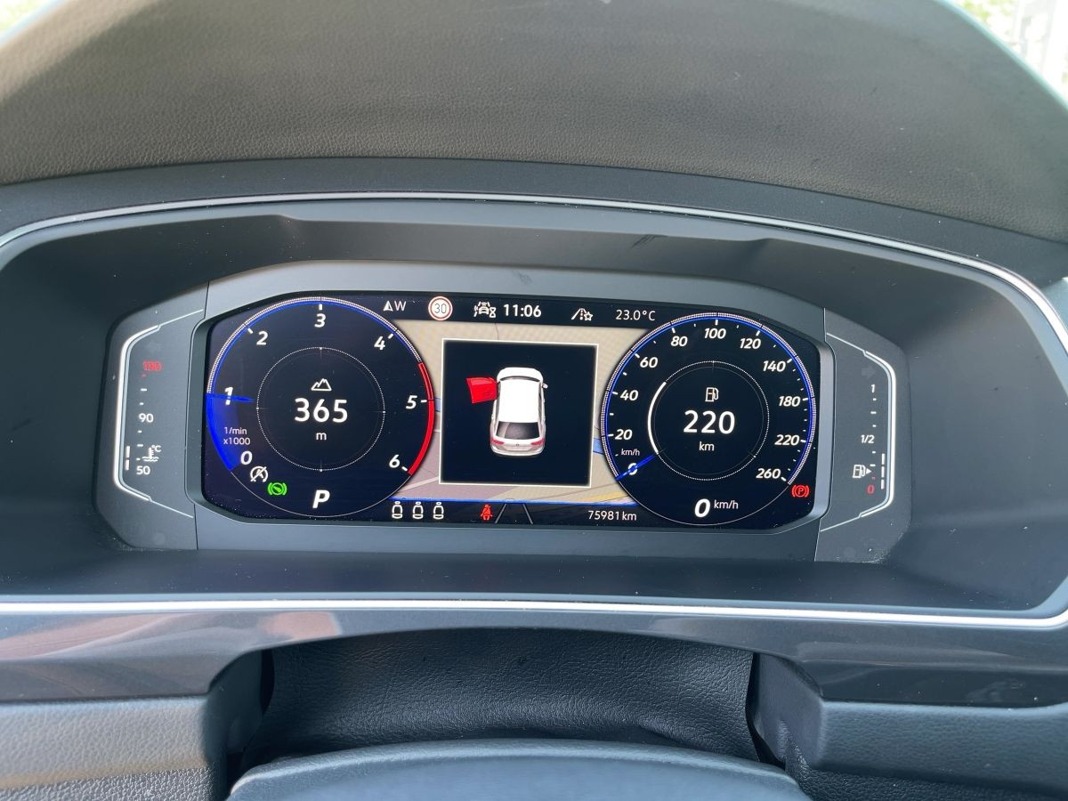 Tiguan 2.0 TDI DSG 4M AHK ACC LED-Matrix Navi Kamera Leder Sitzhzg Bluet.