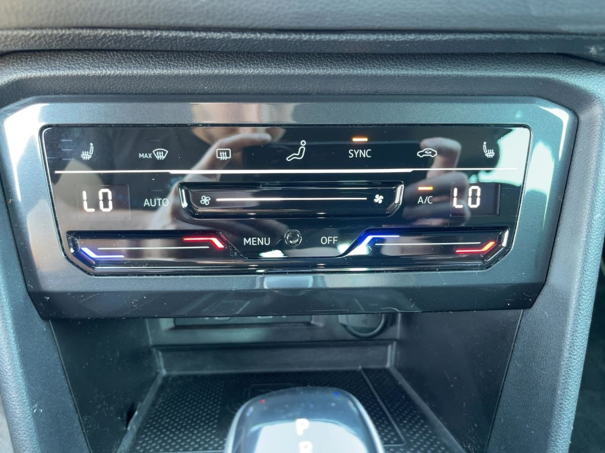 Tiguan 2.0 TDI DSG 4M AHK ACC LED-Matrix Navi Kamera Leder Sitzhzg Bluet.