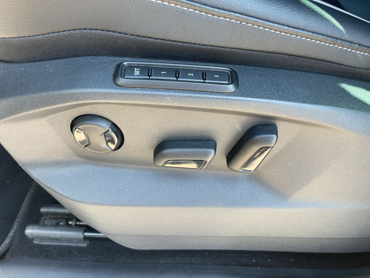 Tiguan 2.0 TDI DSG 4M AHK ACC LED-Matrix Navi Kamera Leder Sitzhzg Bluet.