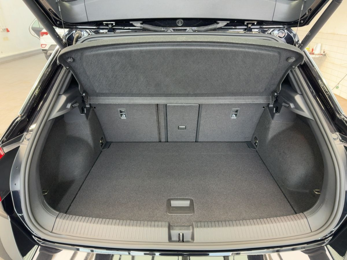 T-Roc 1.5 TSI DSG R-Line ACC AHK Navi LED-Plus Kamera Side Ass Climatronic Bluet