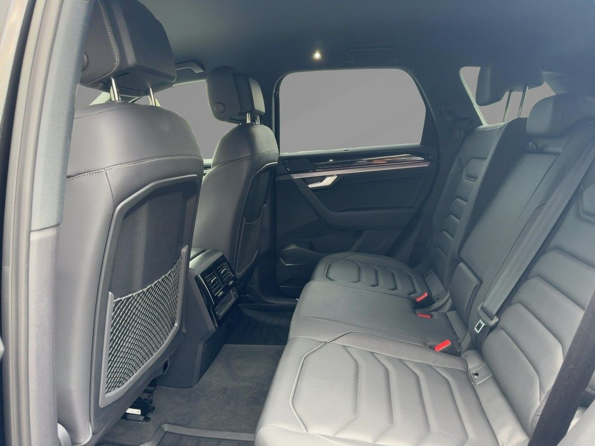 Touareg 3.0 V6 TDI DSG 4M R-Line ACC AHK Standh. LED Navi Luft ergo Leder